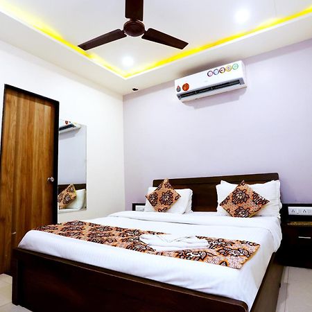 Hotel Blue Leaf Rajkot Eksteriør bilde