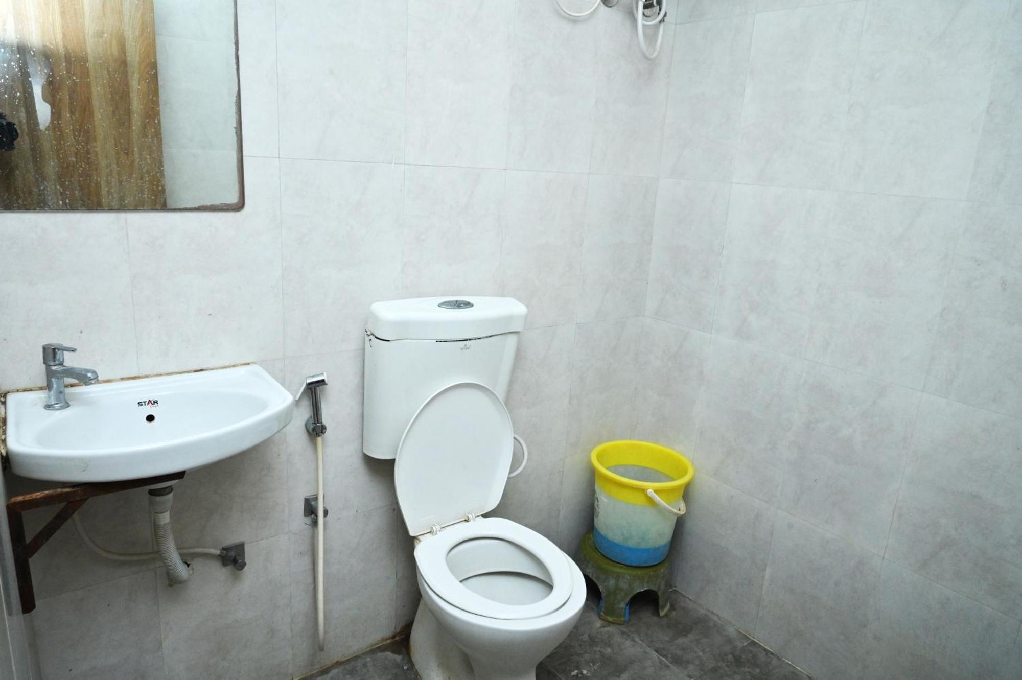 Hotel Blue Leaf Rajkot Eksteriør bilde