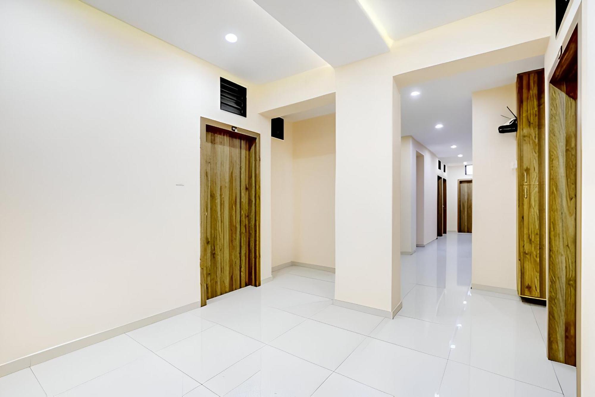 Hotel Blue Leaf Rajkot Eksteriør bilde