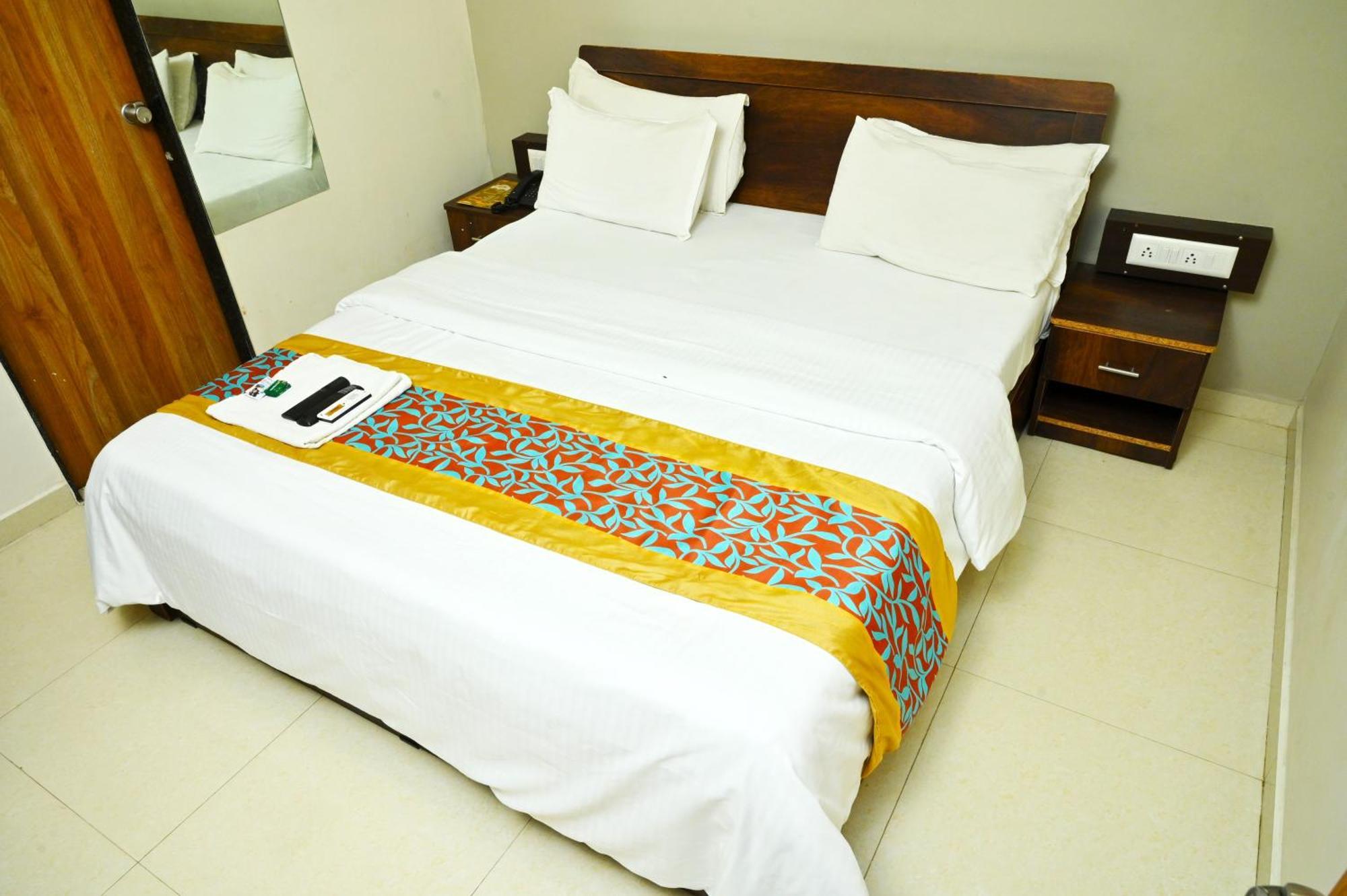 Hotel Blue Leaf Rajkot Eksteriør bilde
