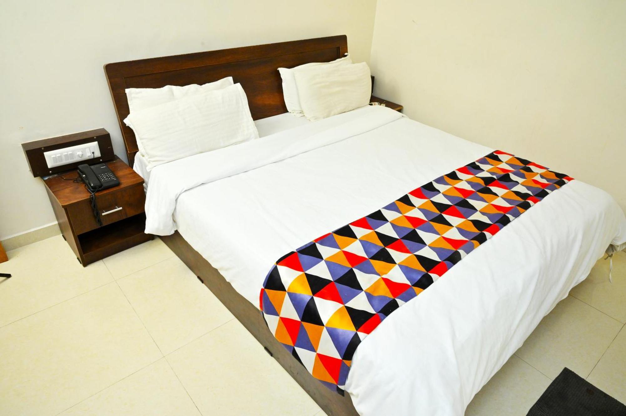 Hotel Blue Leaf Rajkot Eksteriør bilde
