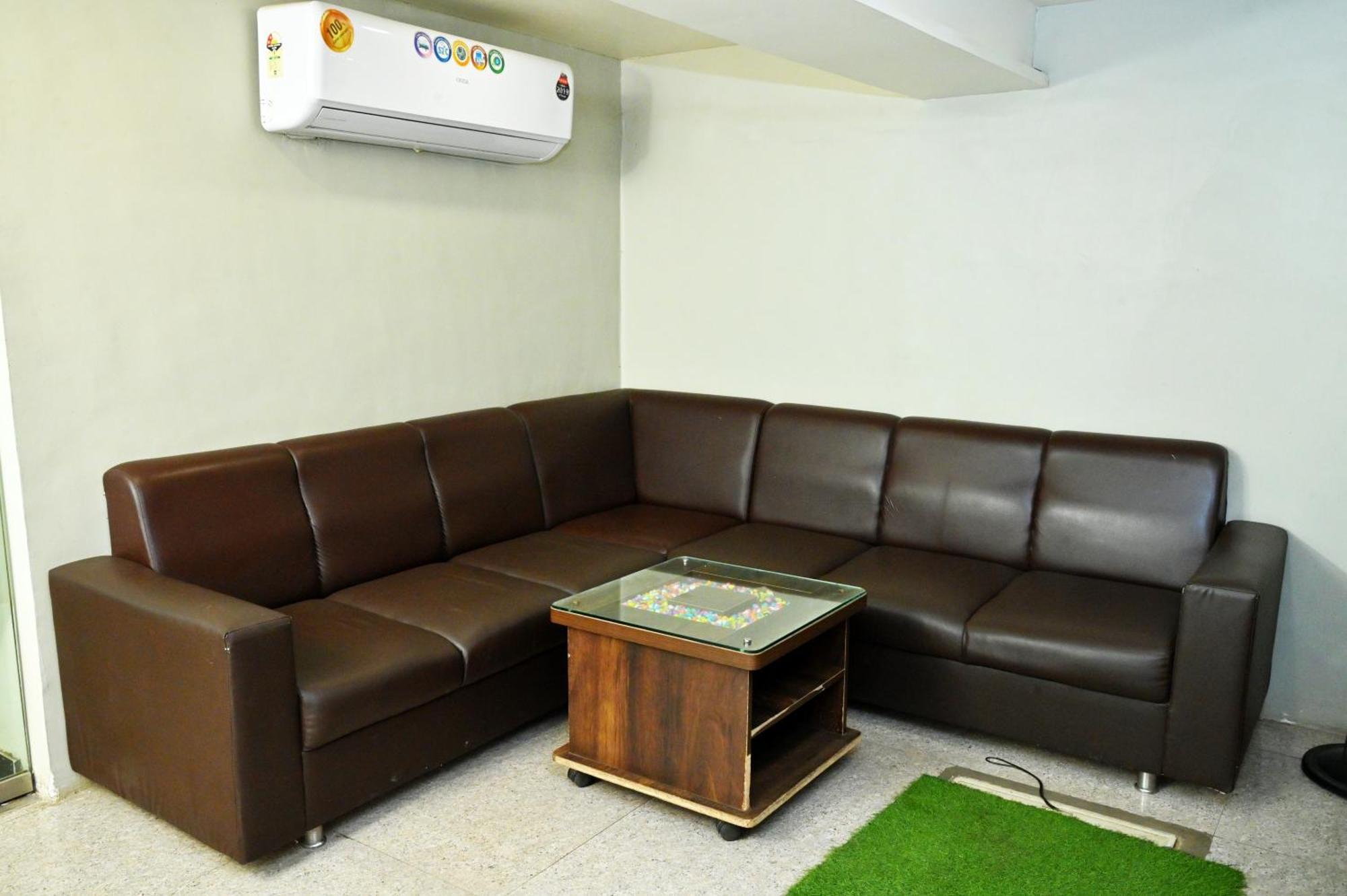 Hotel Blue Leaf Rajkot Eksteriør bilde
