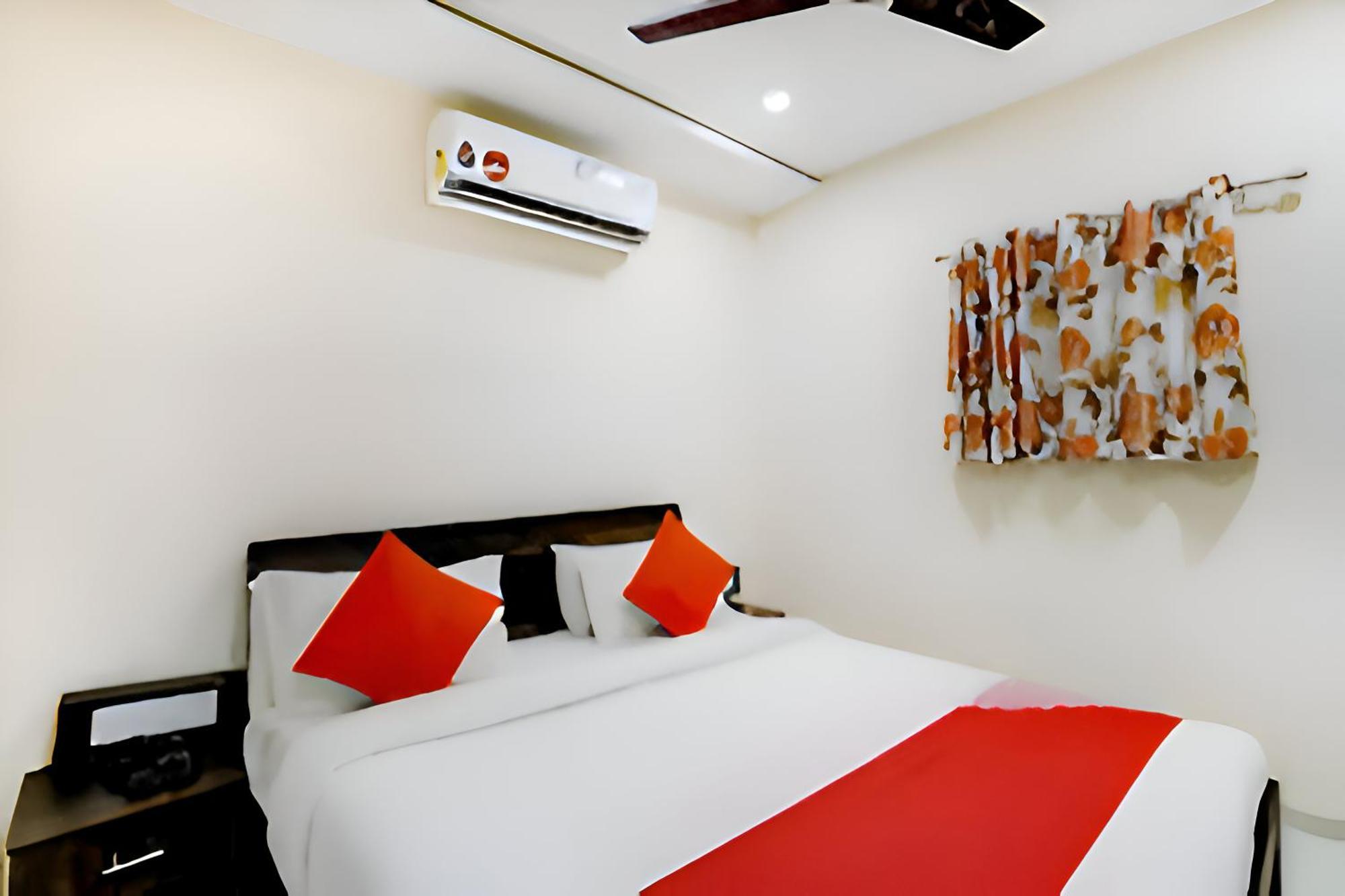 Hotel Blue Leaf Rajkot Eksteriør bilde