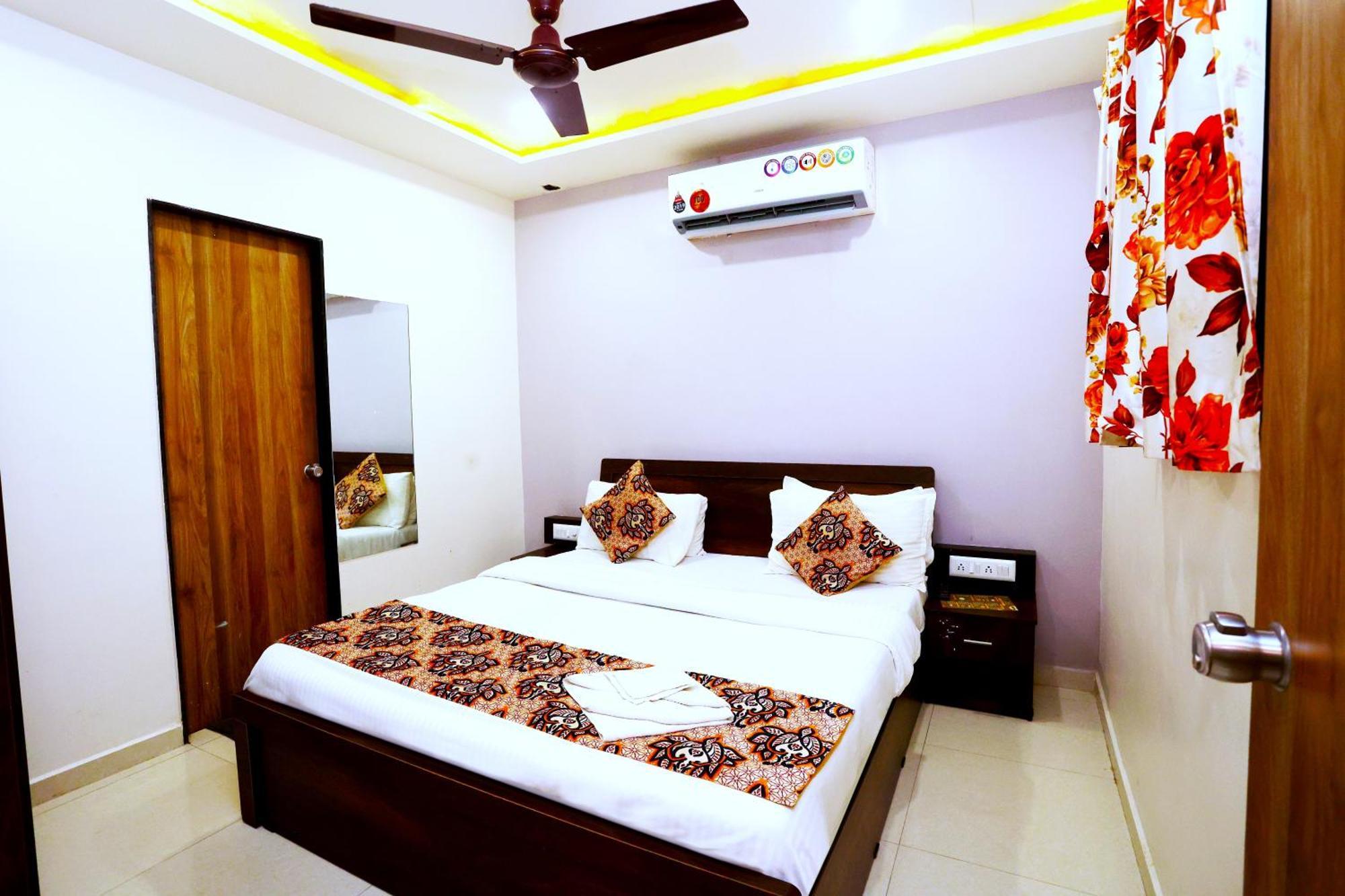 Hotel Blue Leaf Rajkot Eksteriør bilde