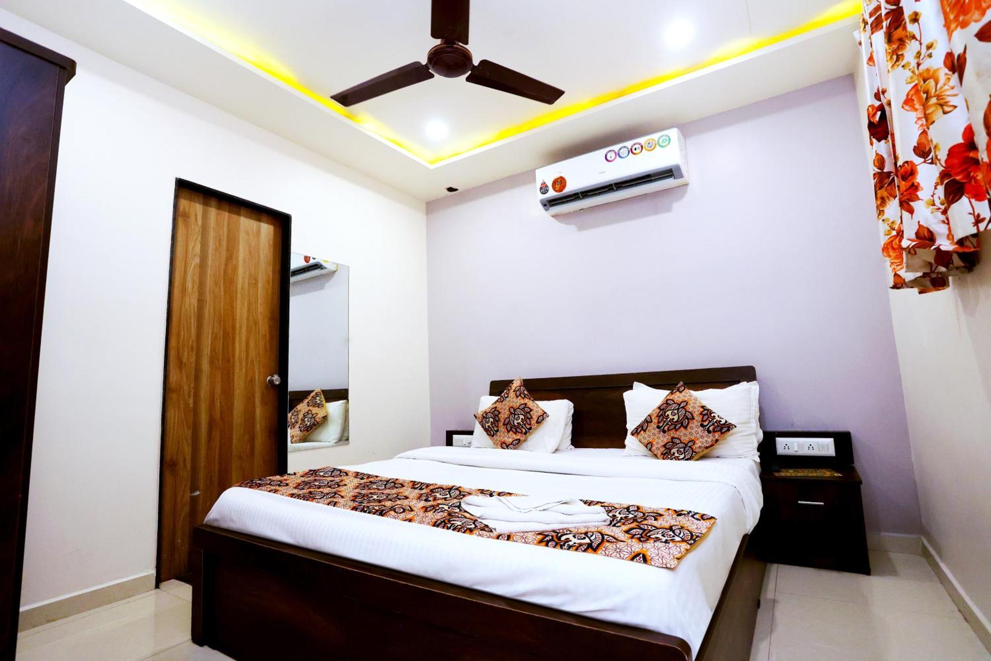 Hotel Blue Leaf Rajkot Eksteriør bilde